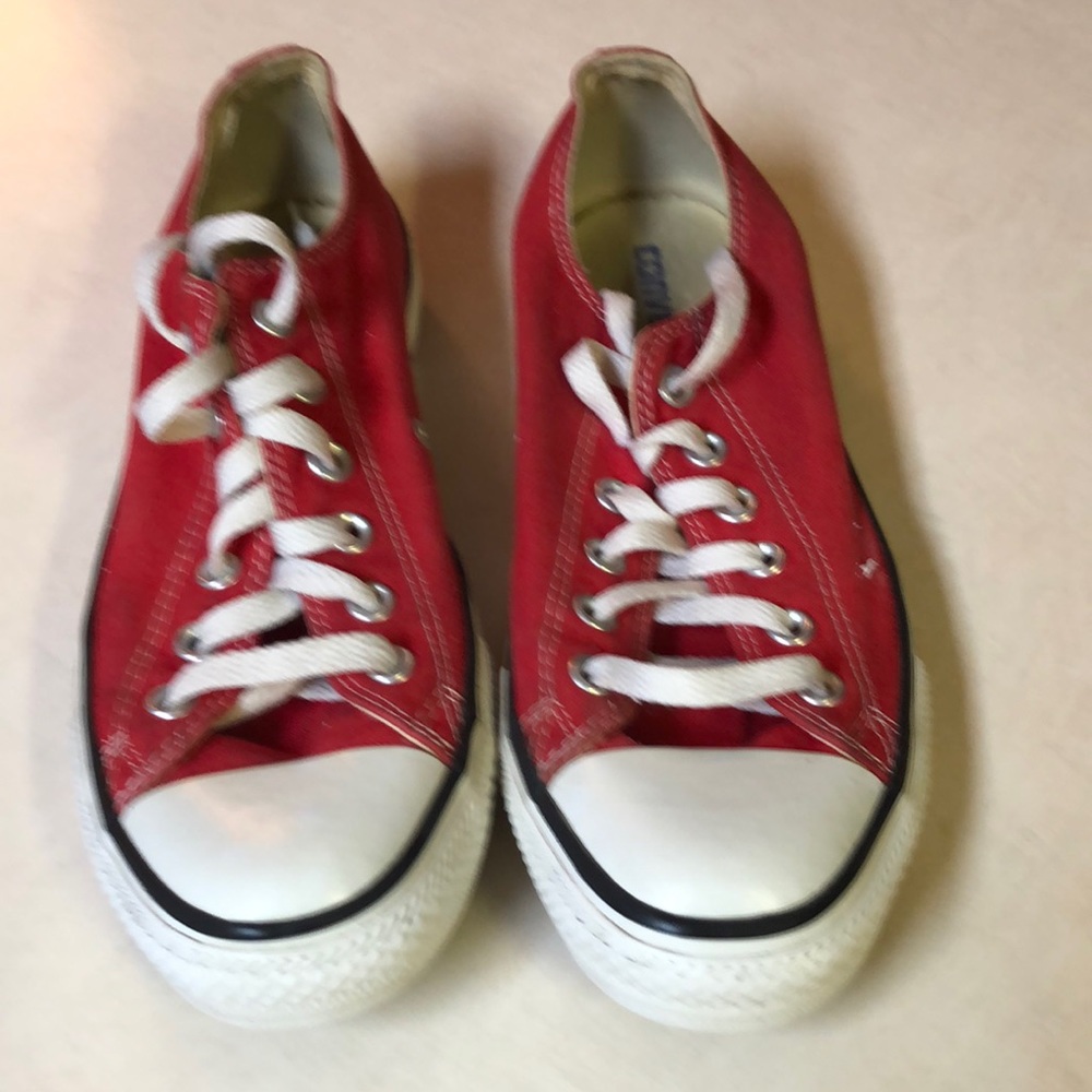 Converse All Stars Unisex Red Low Top sneakers Size 9 womens - 7 mens.